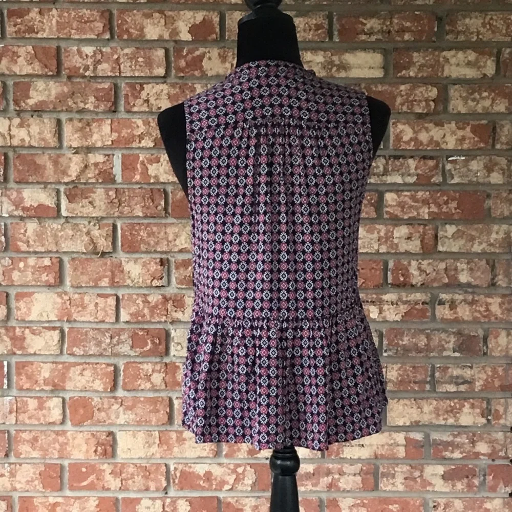 GAP Sleeveless Pullover Top - Picture 5 of 6